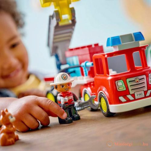 LEGO® DUPLO - Tűzoltóautó tömlővel és tűzoltóval